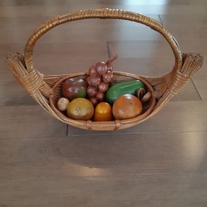Vintage woven ratan / wicker basket
